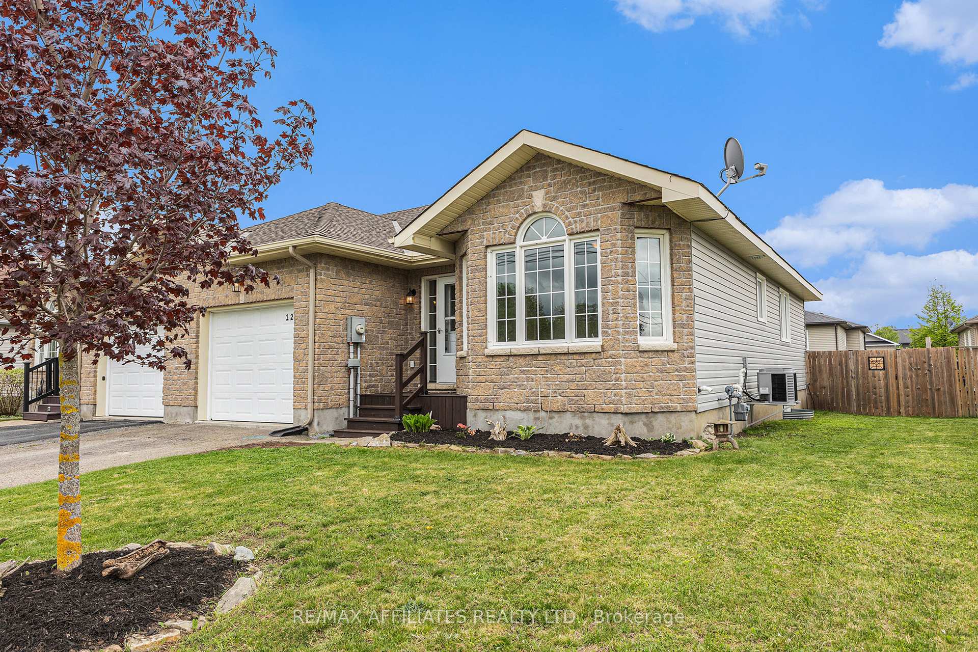 Photo 2 of 125 Ferrara Drive, Smiths Falls — HOMEH