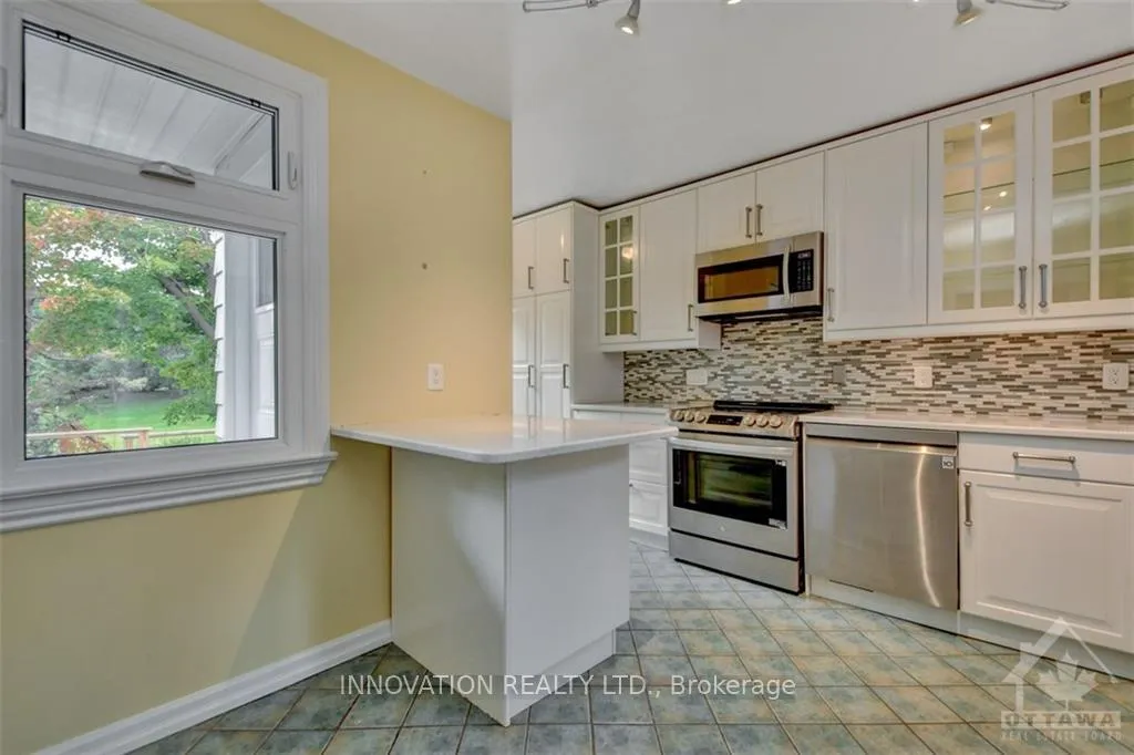 Photo 8 of 27 Dayton Crescent, Ottawa, Leslie Park — HOMEH
