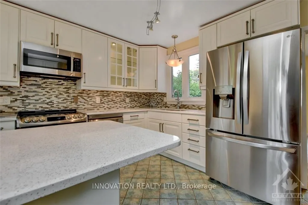 Photo 9 of 27 Dayton Crescent, Ottawa, Leslie Park — HOMEH