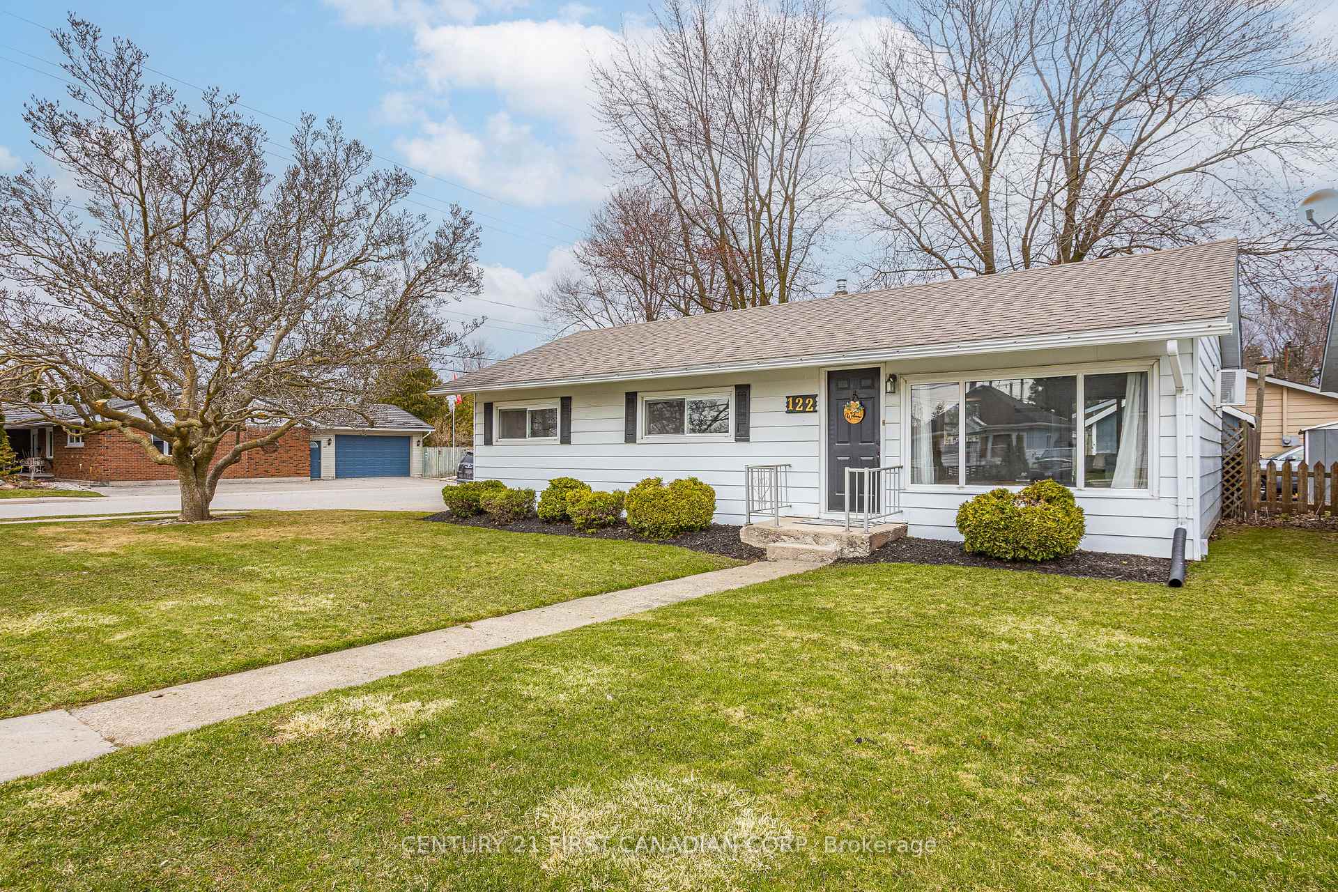 Photo 3 of 122 Huron Street E, South Huron, Exeter — HOMEH