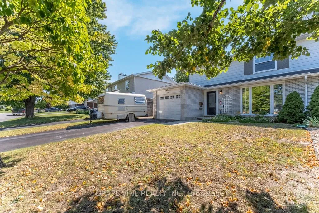 Photo 3 of 34 Lindhurst Crescent, Ottawa, Briargreen — HOMEH