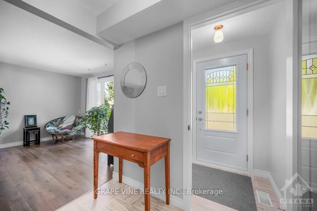 Photo 7 of 34 Lindhurst Crescent, Ottawa, Briargreen — HOMEH