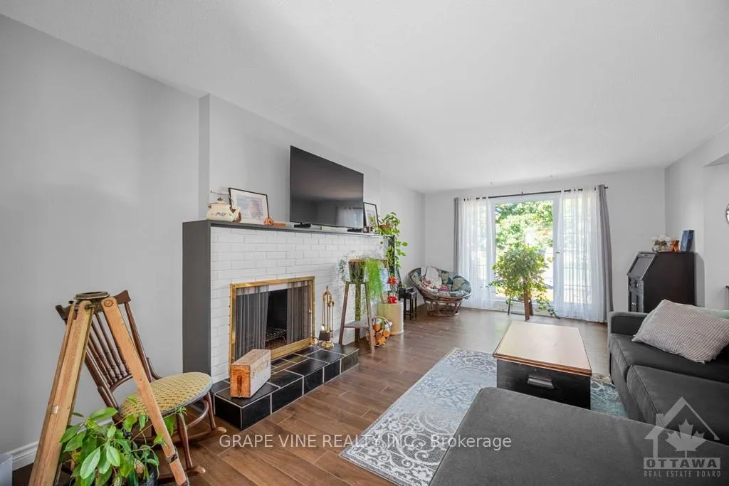 Photo 8 of 34 Lindhurst Crescent, Ottawa, Briargreen — HOMEH