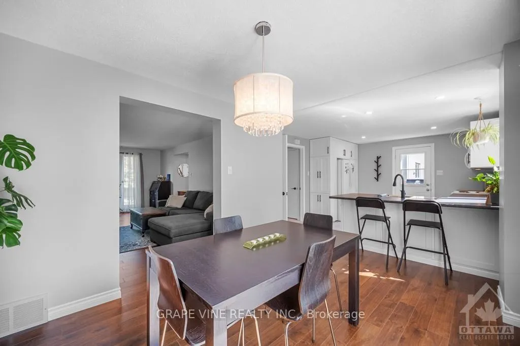 Photo 10 of 34 Lindhurst Crescent, Ottawa, Briargreen — HOMEH