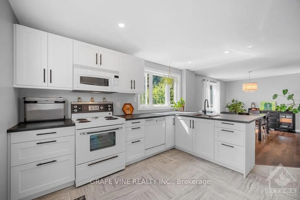 Photo 12 of 34 Lindhurst Crescent, Ottawa, Briargreen — HOMEH
