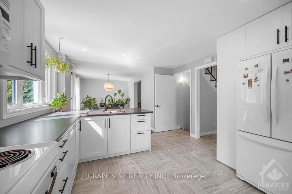 Photo 13 of 34 Lindhurst Crescent, Ottawa, Briargreen — HOMEH