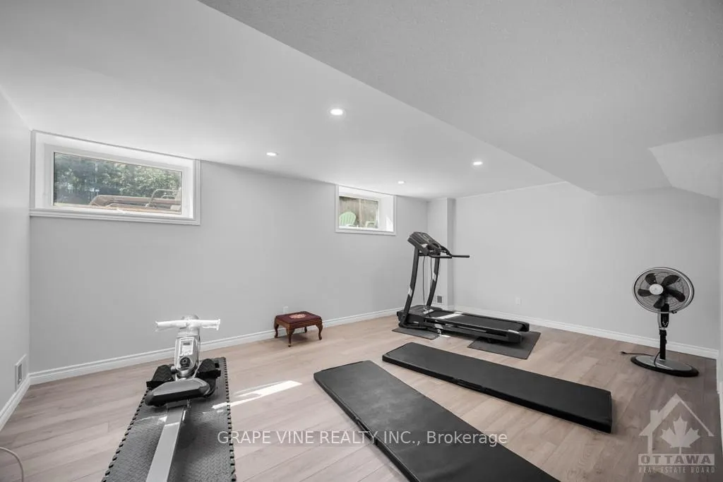 Photo 22 of 34 Lindhurst Crescent, Ottawa, Briargreen — HOMEH