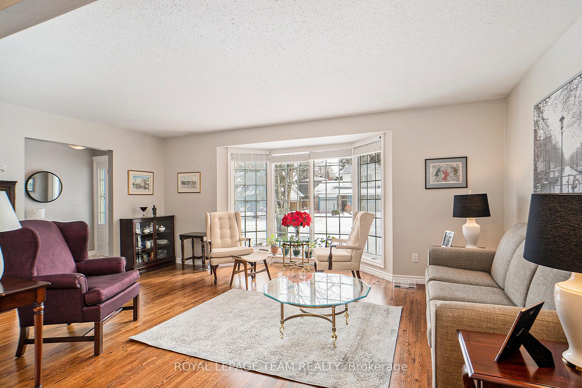 Photo 4 of 20 Glendenning Drive, Ottawa, Arlington Woods — HOMEH