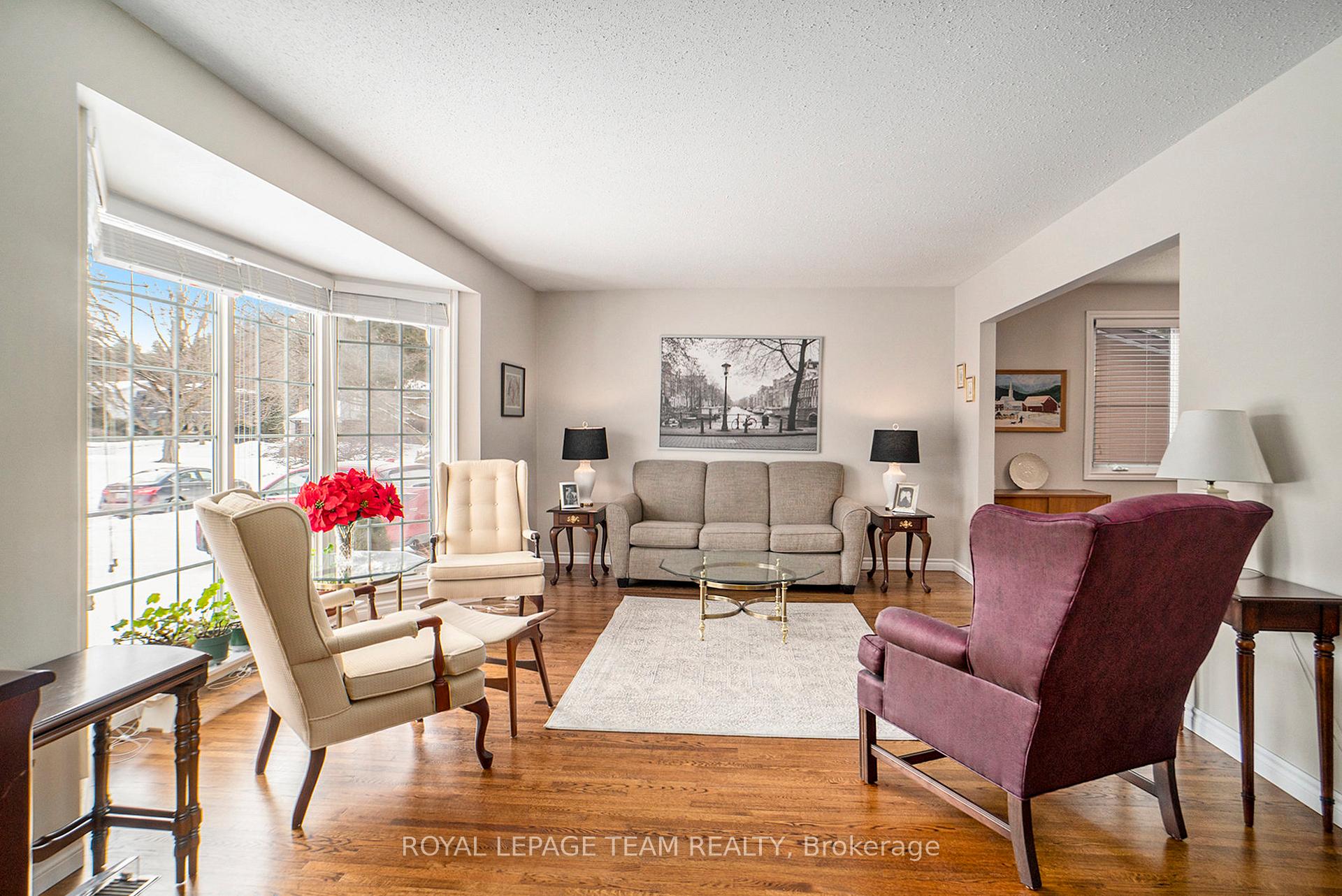 Photo 5 of 20 Glendenning Drive, Ottawa, Arlington Woods — HOMEH