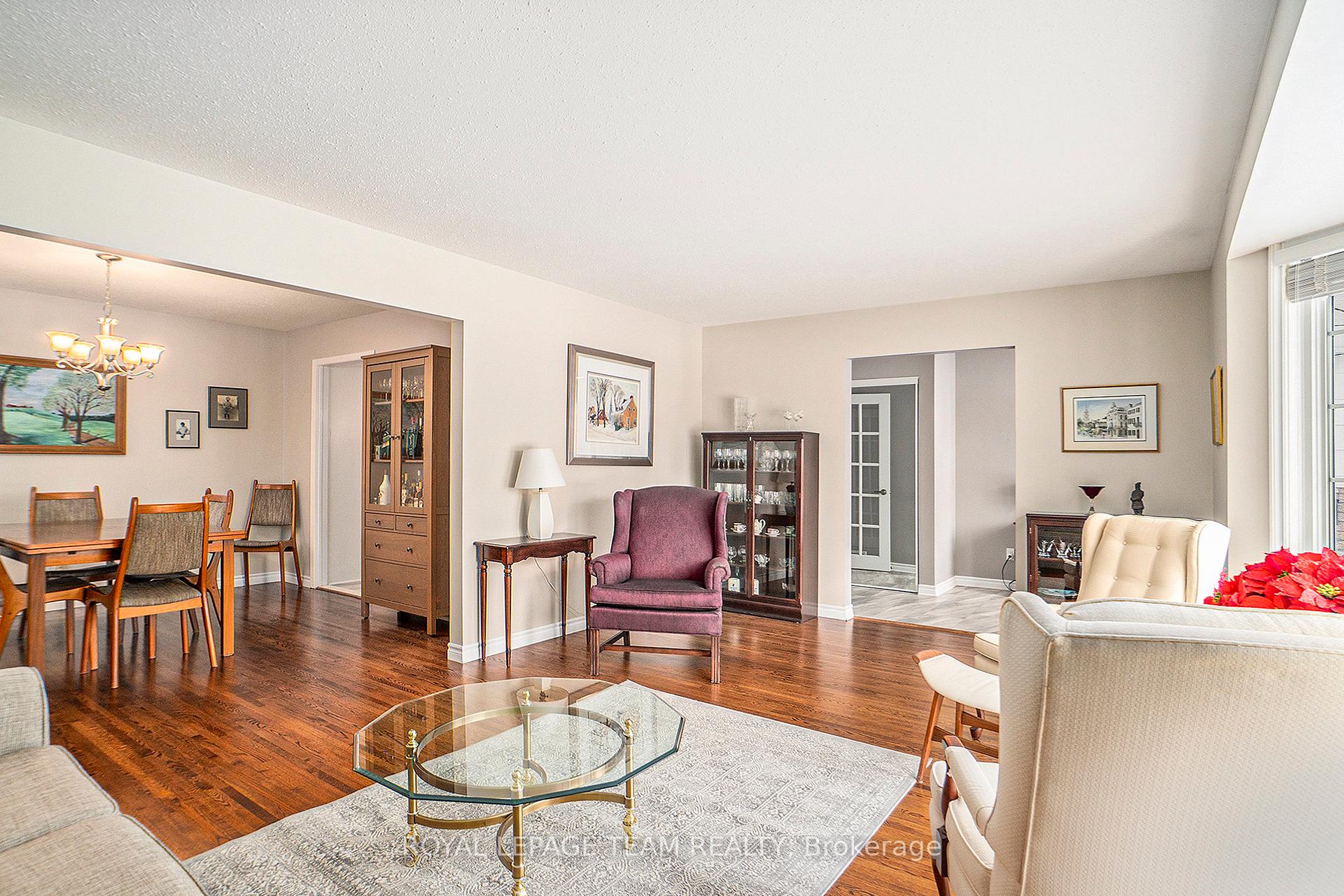 Photo 6 of 20 Glendenning Drive, Ottawa, Arlington Woods — HOMEH