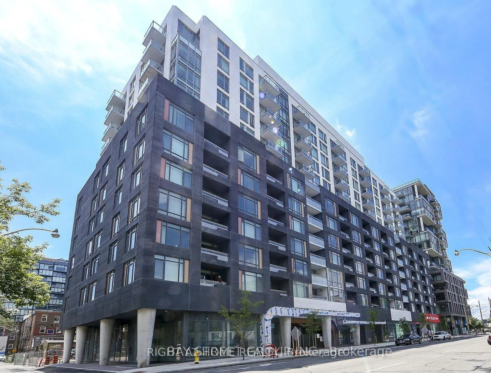 Front of Unit 218, 525 Adelaide Street W
