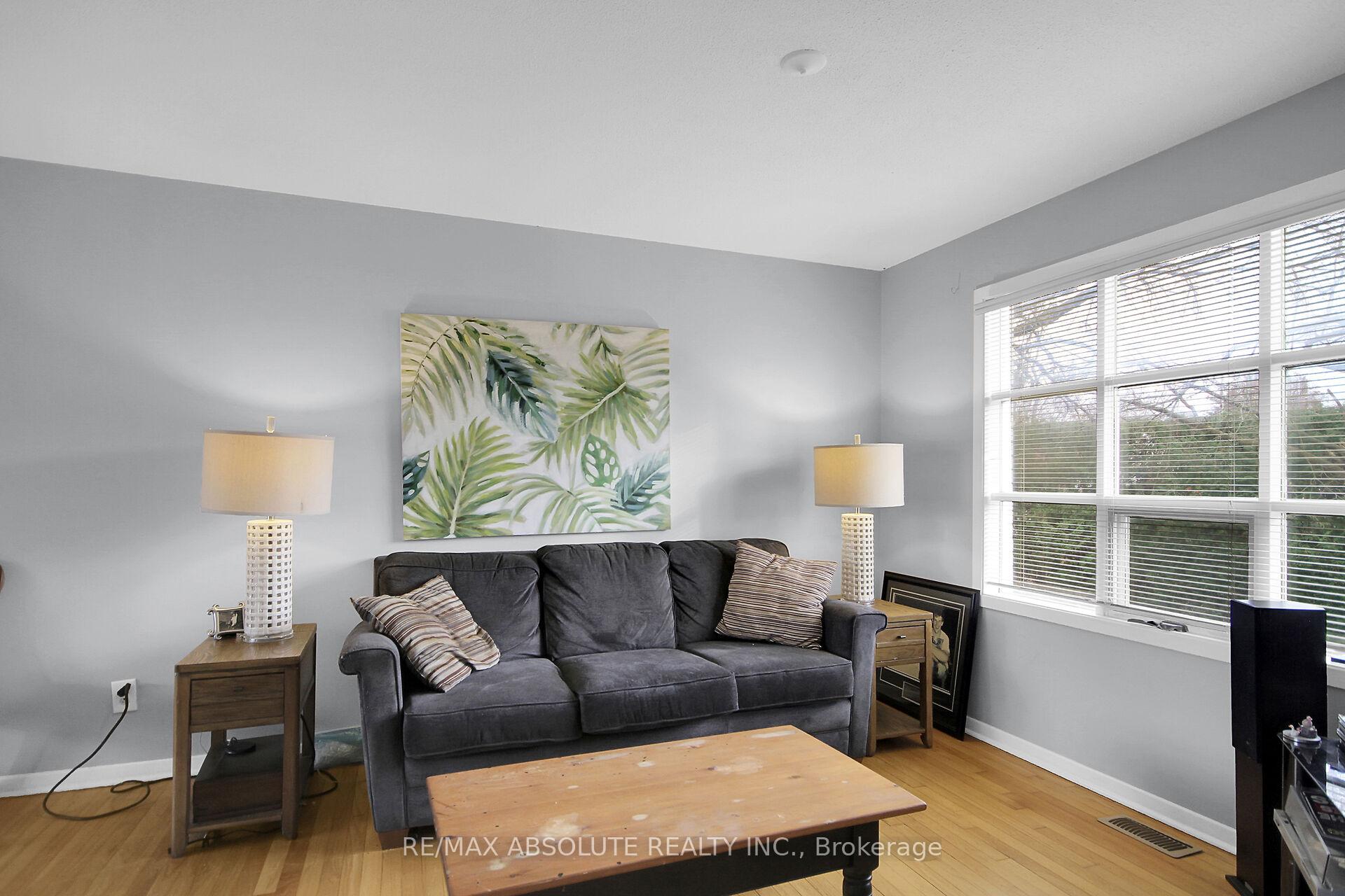 Photo 8 of 8 Aurora Crescent, Ottawa, Manordale — HOMEH