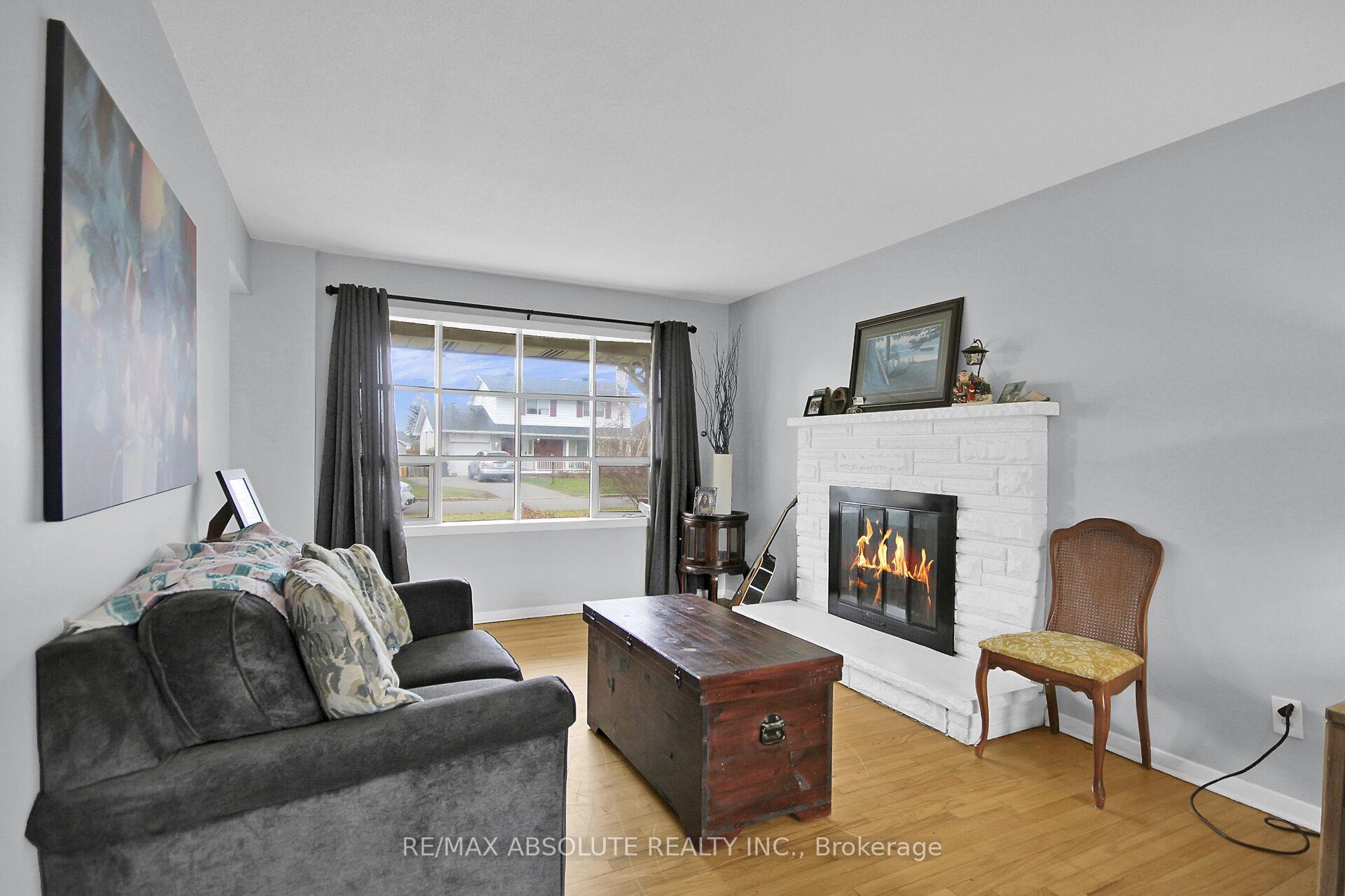 Photo 10 of 8 Aurora Crescent, Ottawa, Manordale — HOMEH