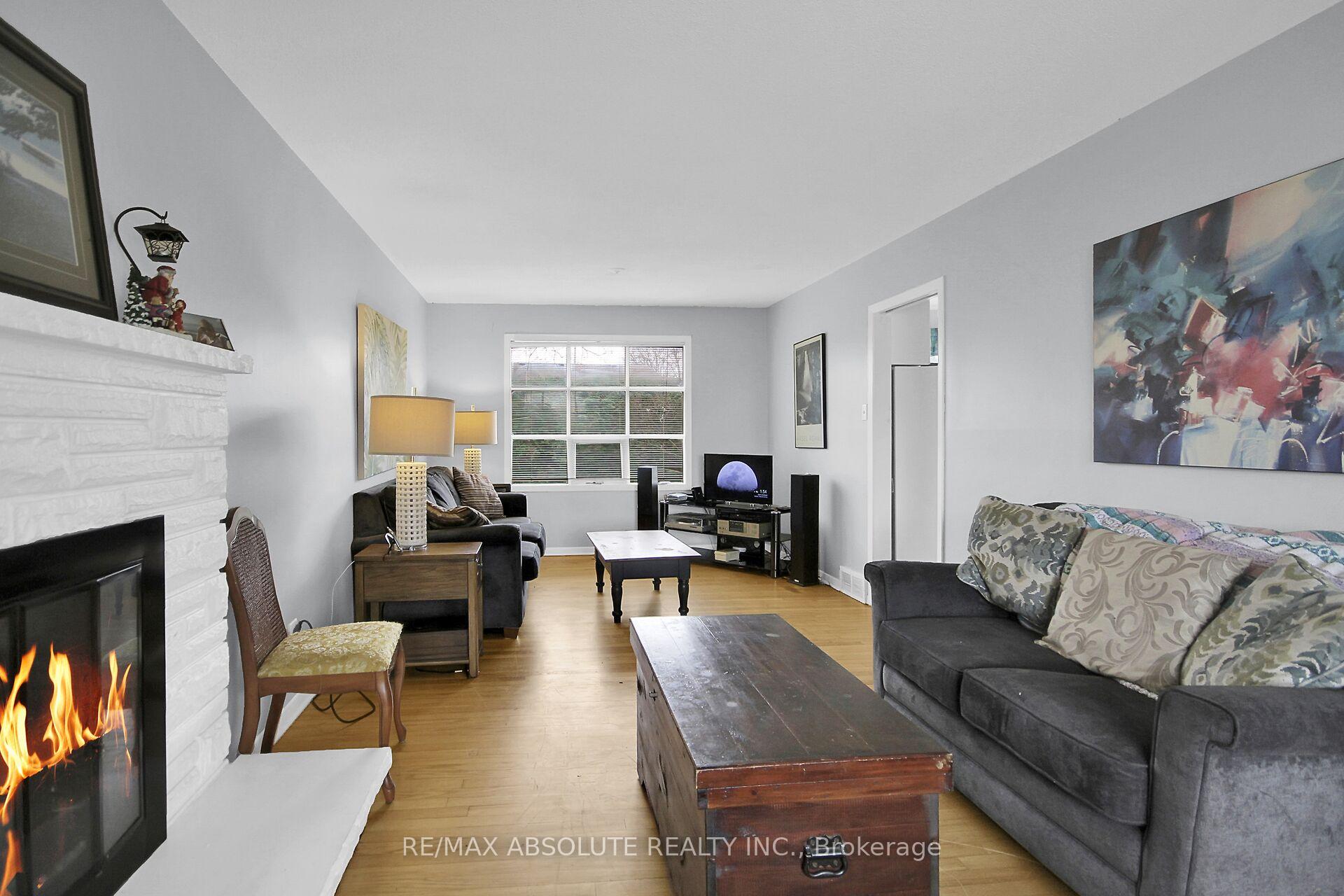 Photo 12 of 8 Aurora Crescent, Ottawa, Manordale — HOMEH