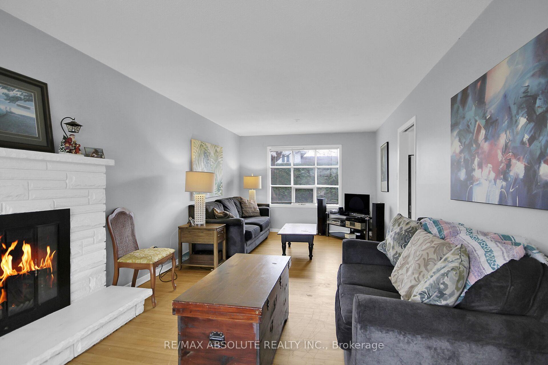 Photo 13 of 8 Aurora Crescent, Ottawa, Manordale — HOMEH
