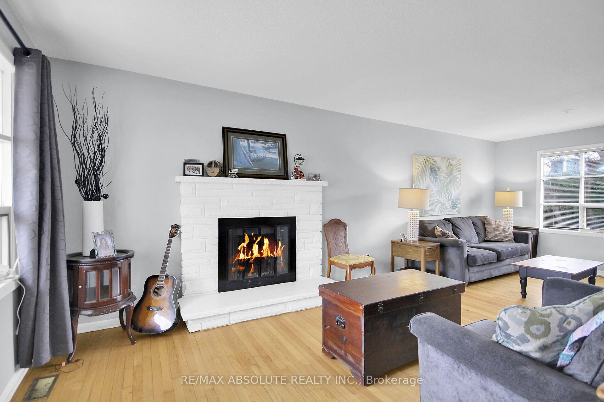 Photo 14 of 8 Aurora Crescent, Ottawa, Manordale — HOMEH