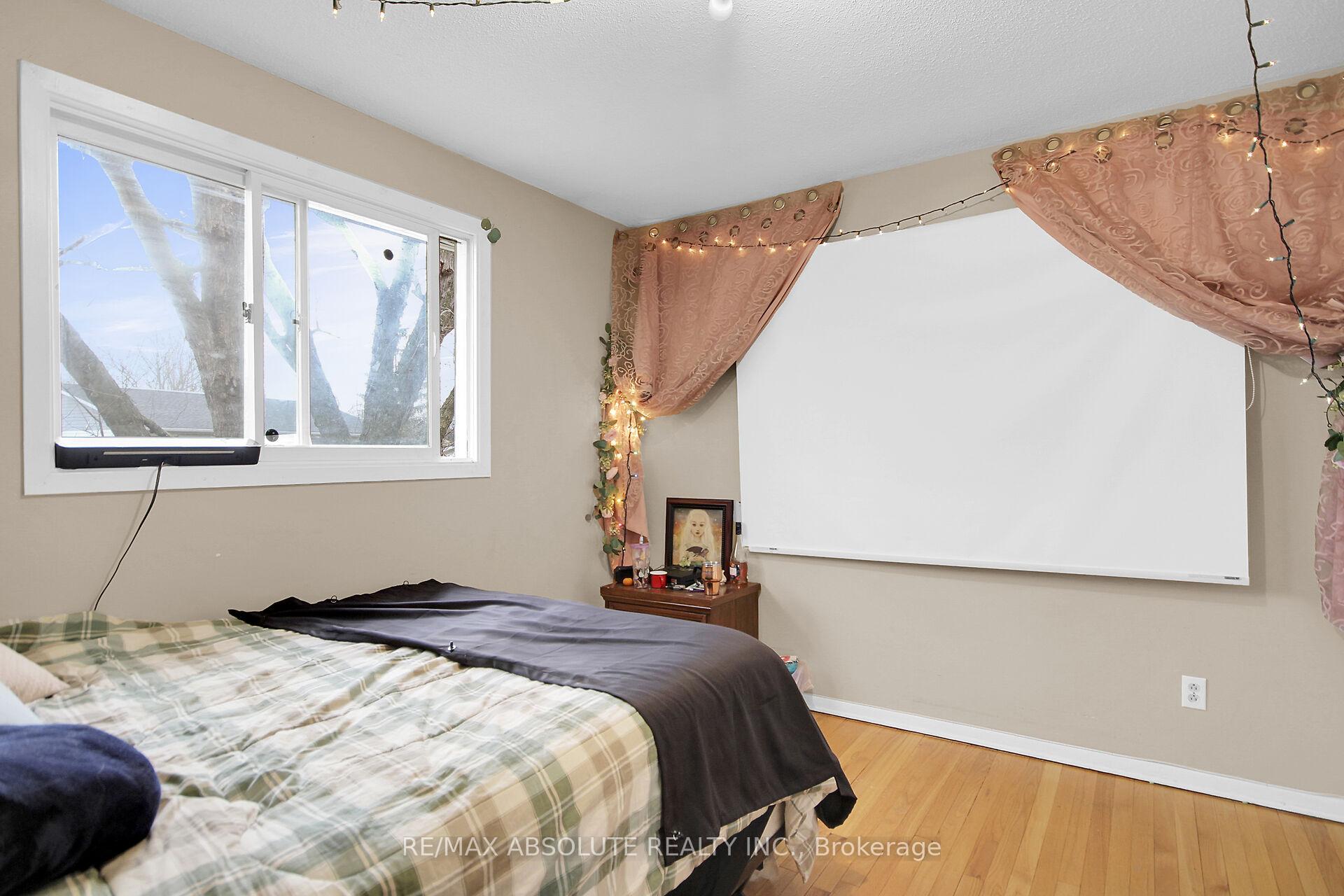 Photo 17 of 8 Aurora Crescent, Ottawa, Manordale — HOMEH
