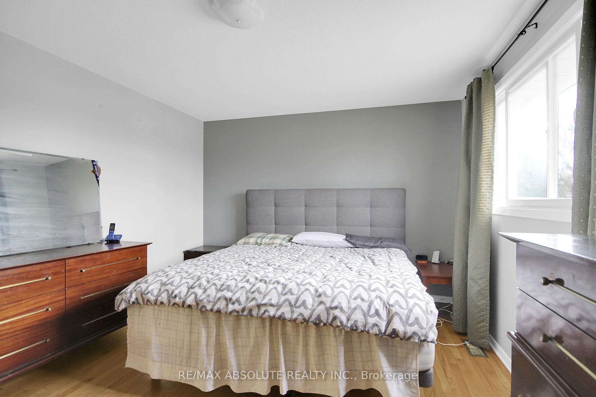 Photo 19 of 8 Aurora Crescent, Ottawa, Manordale — HOMEH