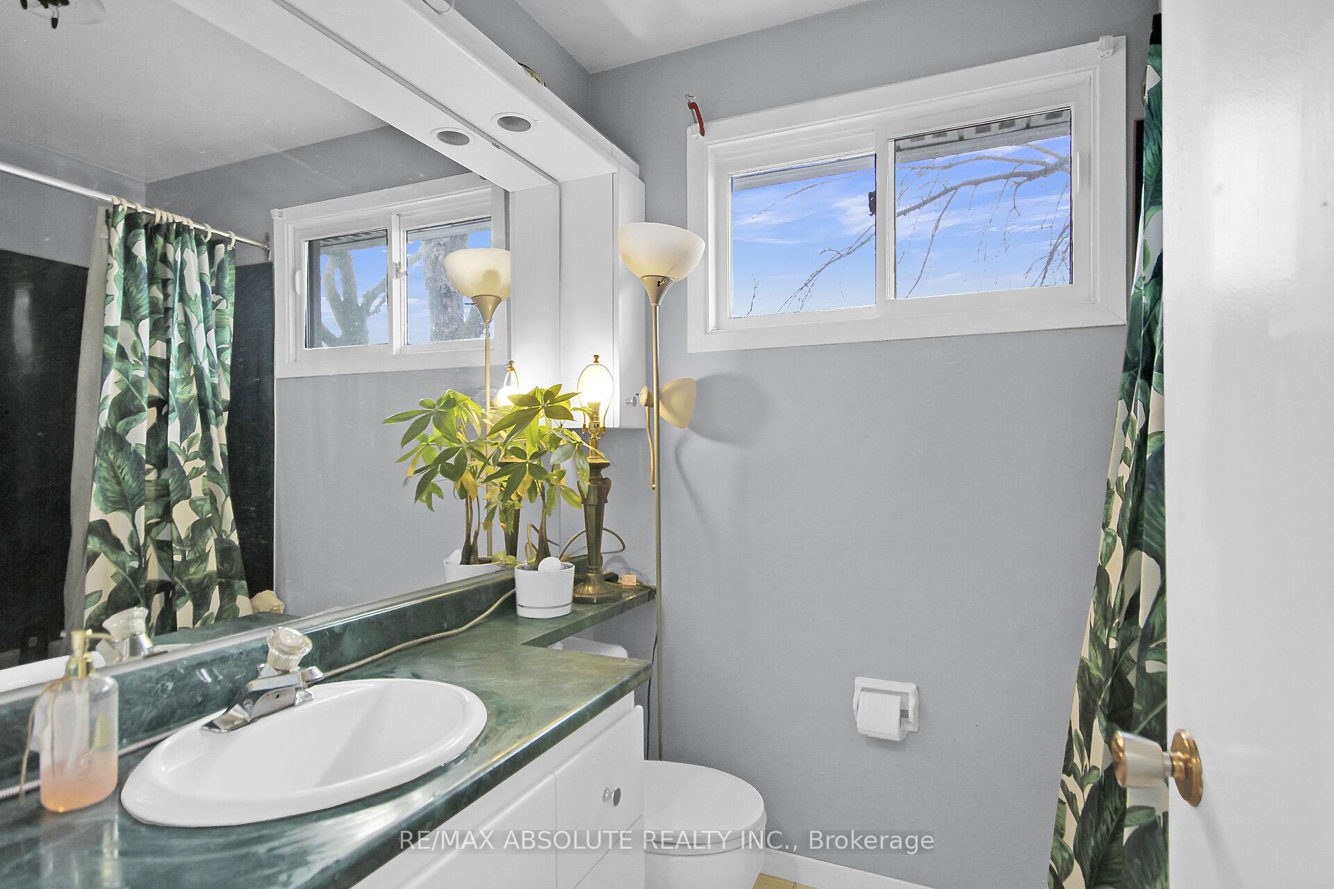 Photo 20 of 8 Aurora Crescent, Ottawa, Manordale — HOMEH