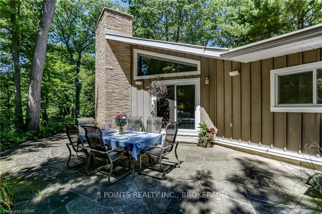 Photo 6 of 4 Frances Crescent, South Huron, Stephen — HOMEH
