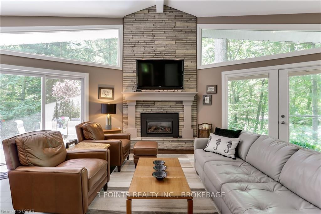 Photo 13 of 4 Frances Crescent, South Huron, Stephen — HOMEH