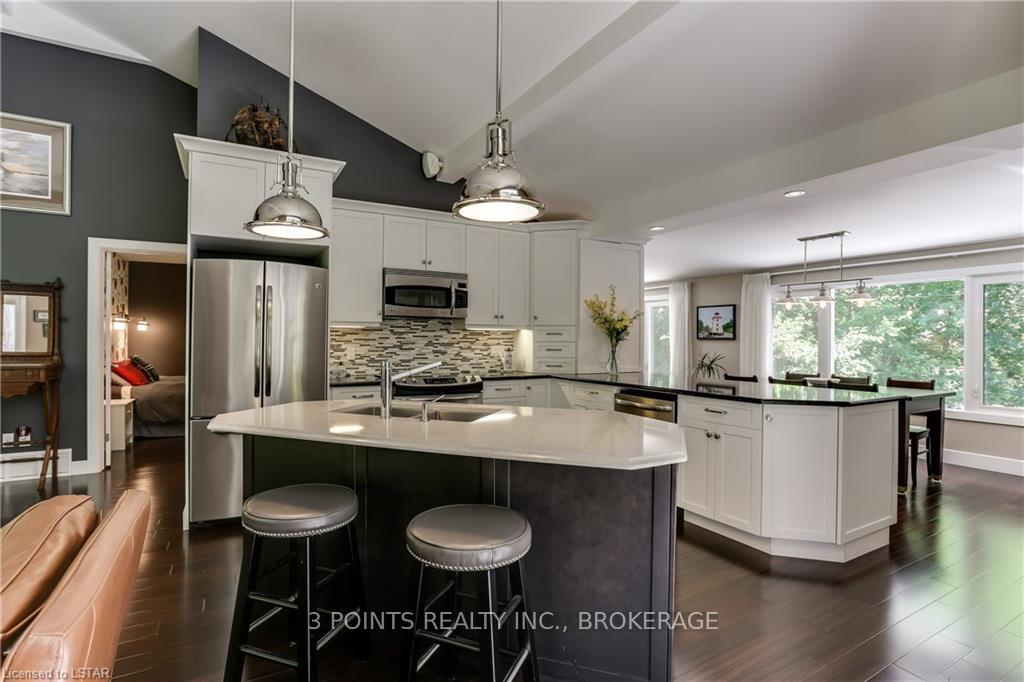 Photo 21 of 4 Frances Crescent, South Huron, Stephen — HOMEH