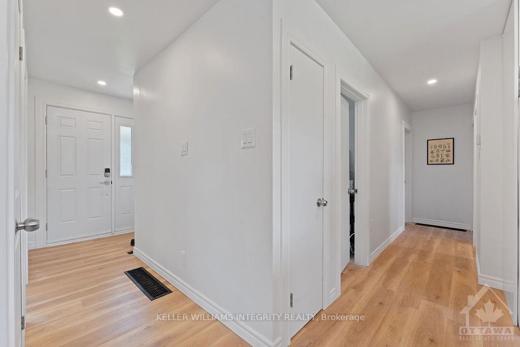 Photo 3 of 28 Fairhill Crescent, Ottawa, Manordale — HOMEH