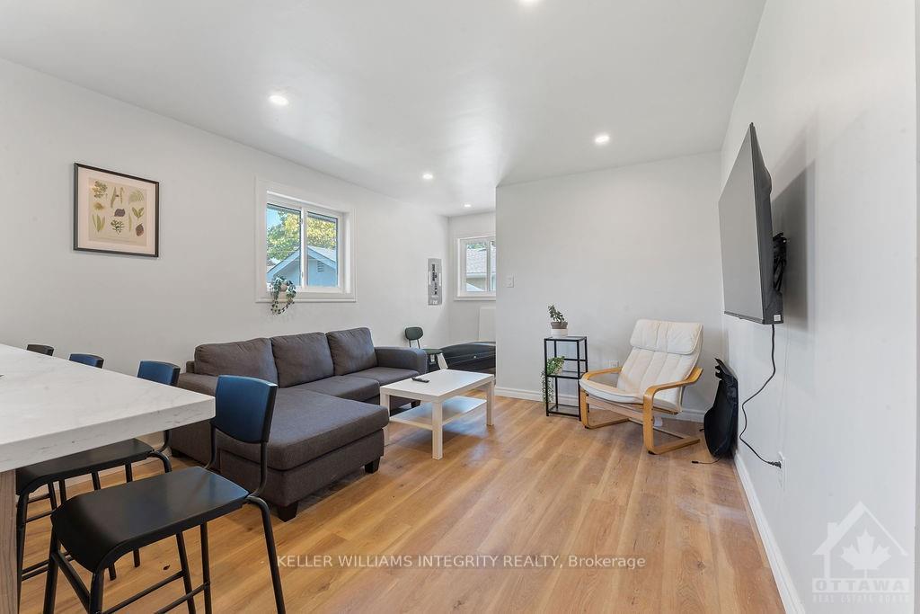 Photo 4 of 28 Fairhill Crescent, Ottawa, Manordale — HOMEH