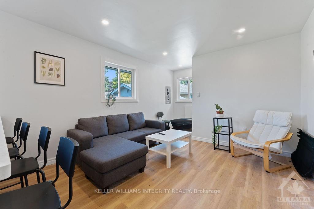 Photo 5 of 28 Fairhill Crescent, Ottawa, Manordale — HOMEH
