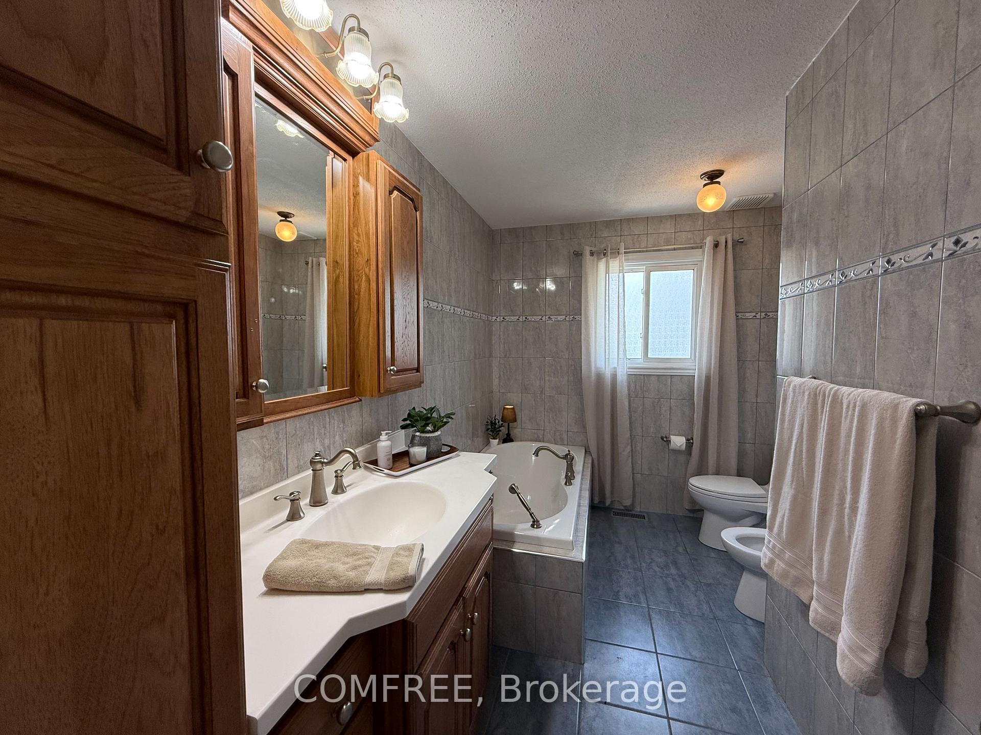 Photo 12 of 64 Menard Street, Russell, Embrun — HOMEH
