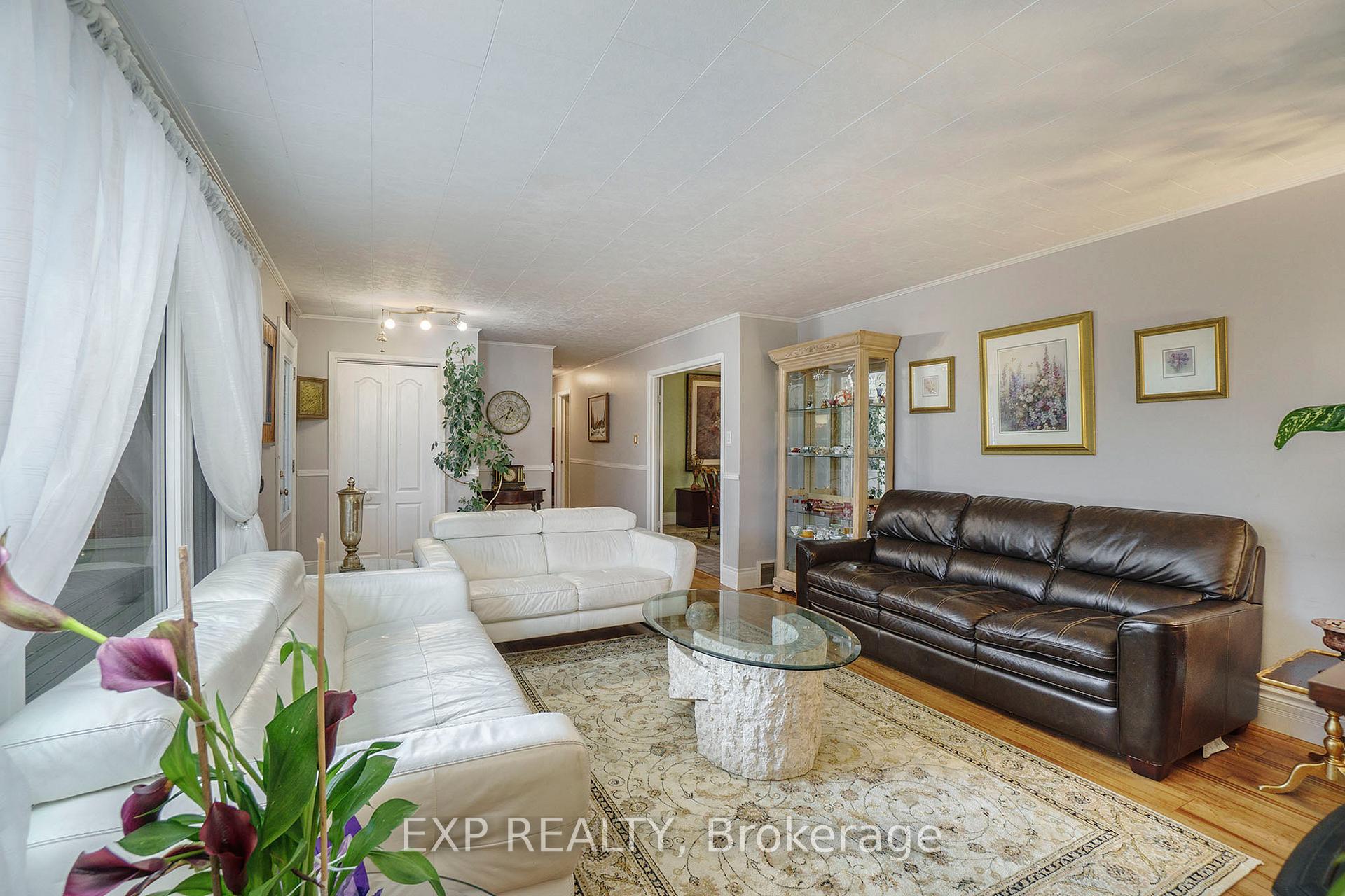 Photo 4 of 450 Queen Street E, Smiths Falls — HOMEH