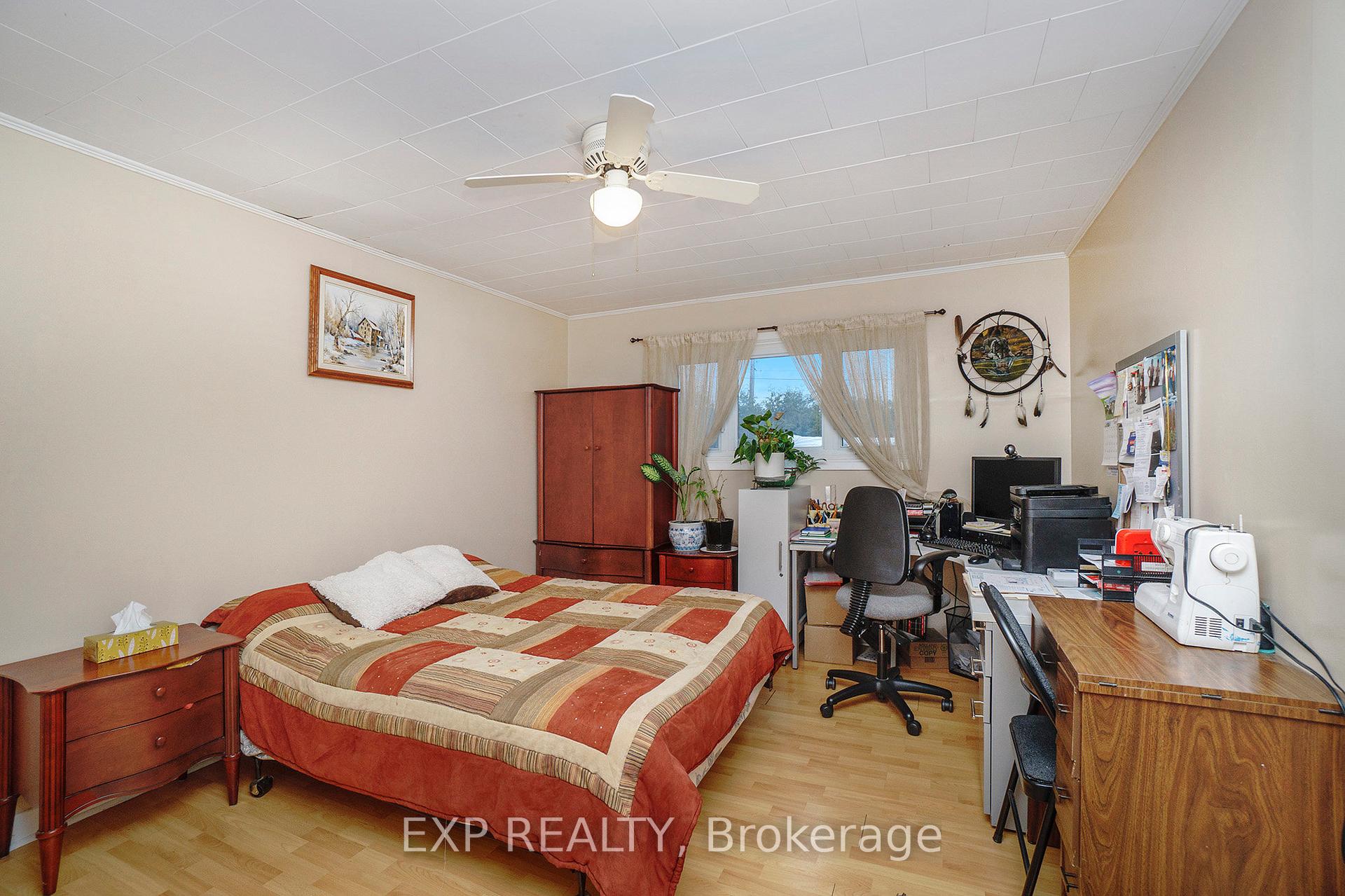 Photo 8 of 450 Queen Street E, Smiths Falls — HOMEH
