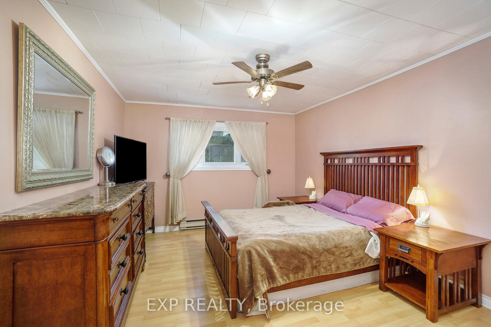 Photo 10 of 450 Queen Street E, Smiths Falls — HOMEH