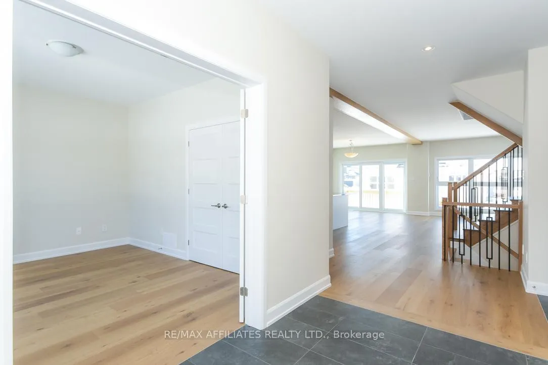Photo 5 of 1060 Chablis Crescent, Russell, Embrun — HOMEH
