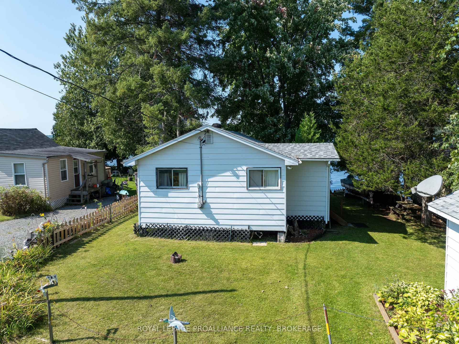 Photo 3 of 37 Lilly Lane, Rideau Lakes, Rideau Lakes (North Crosby) Twp — HOMEH