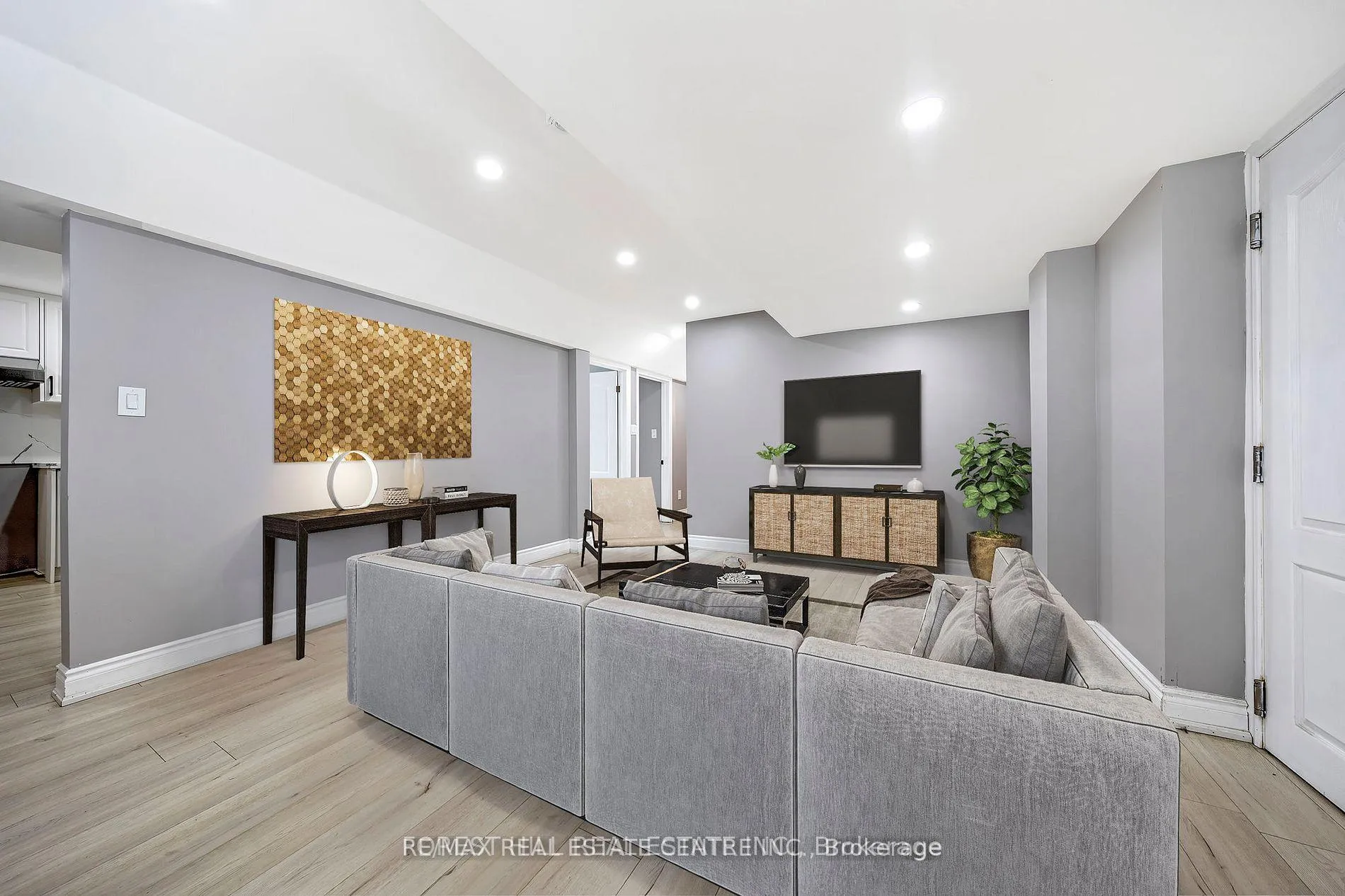Photo 2 of 928 Dice Way, Milton, Willmott — HOMEH