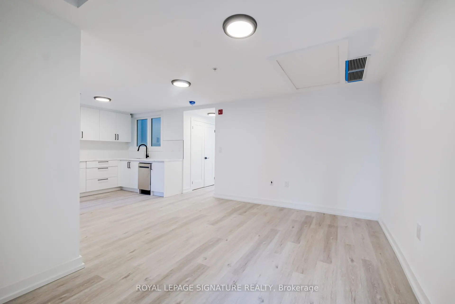Photo 5 of Unit 3, 3039 Dundas Street W, Toronto, Junction Area — HOMEH