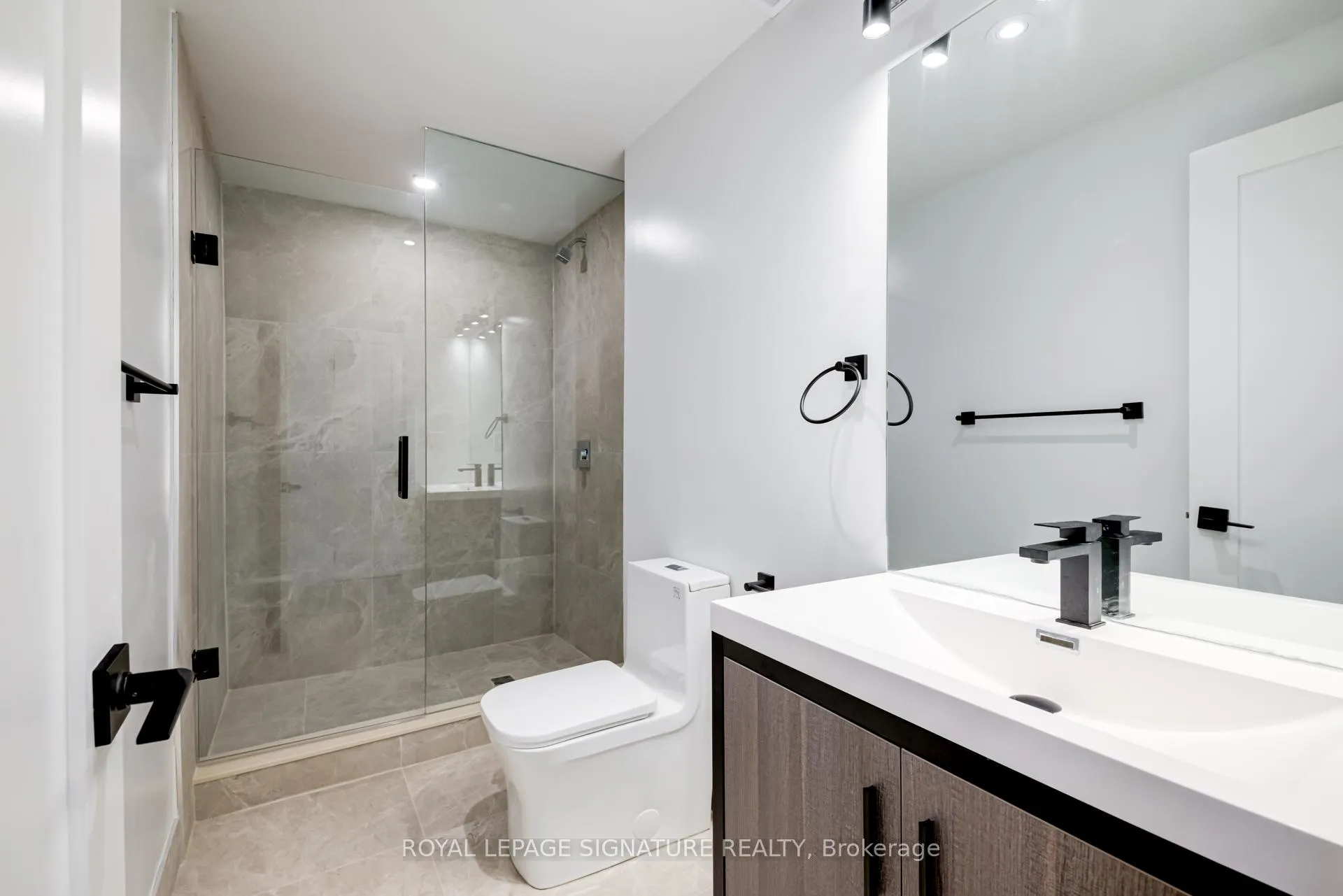 Photo 12 of Unit 3, 3039 Dundas Street W, Toronto, Junction Area — HOMEH