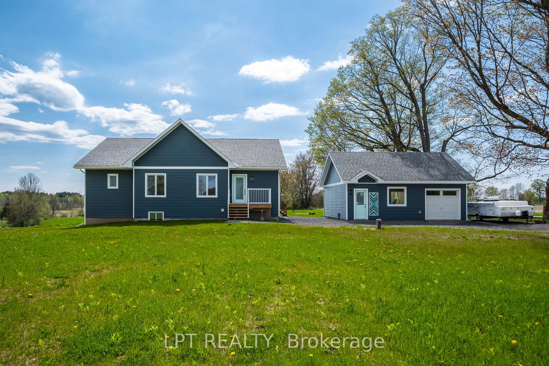 Photo 1 of 272 9th Concession Road, Rideau Lakes, Rideau Lakes (North Crosby) Twp — HOMEH