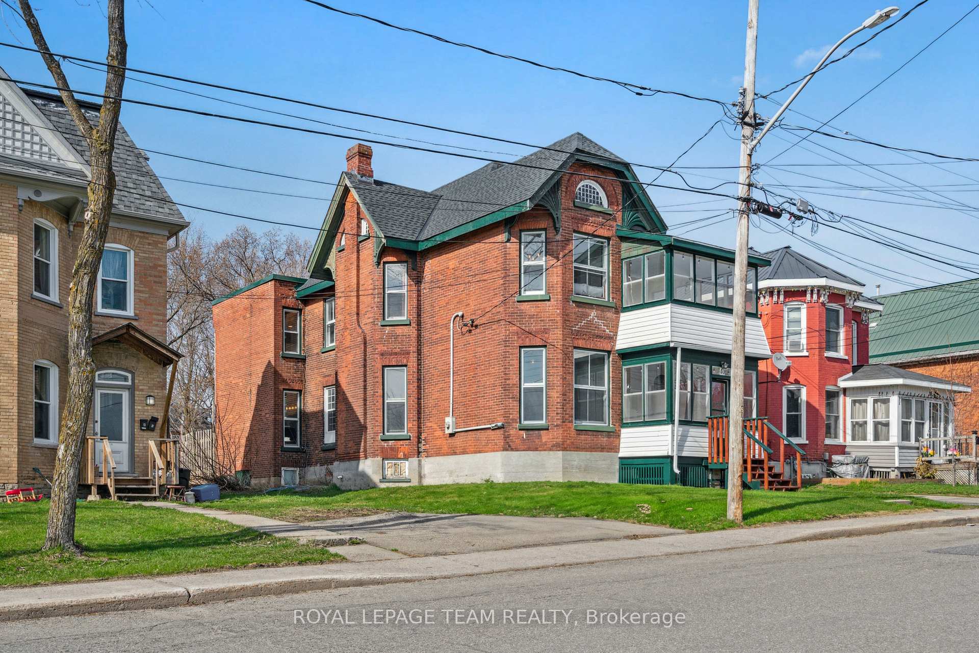Front of 40 Church Street W