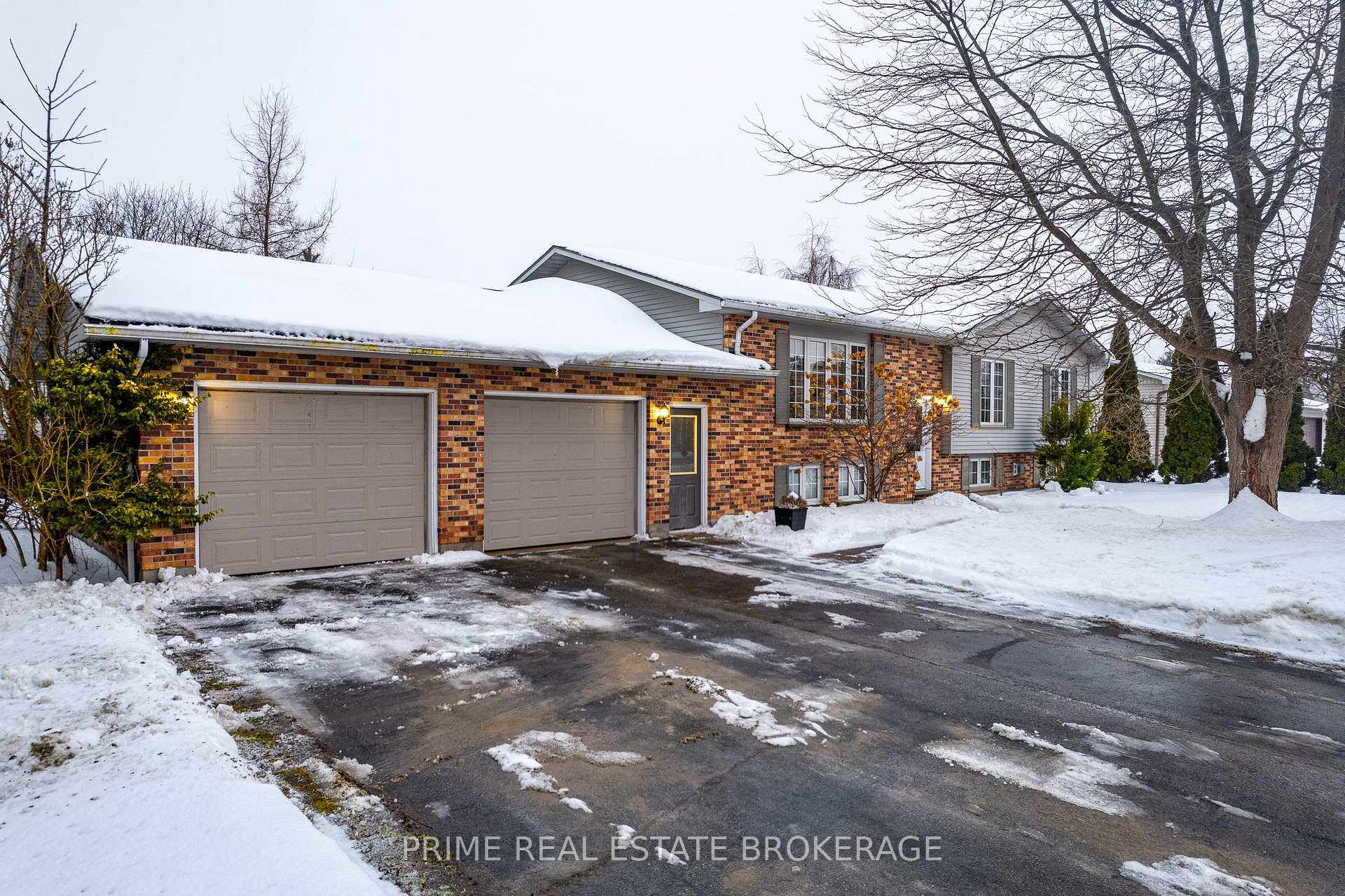 Photo 2 of 197 Victoria Avenue E, South Huron, Stephen — HOMEH