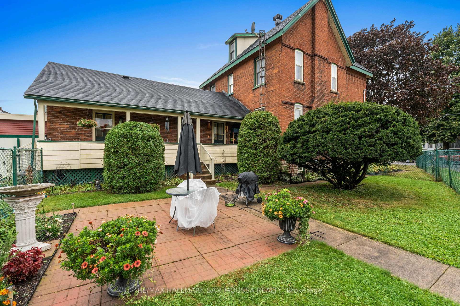 Photo 4 of 61 Russell Street E, Smiths Falls — HOMEH