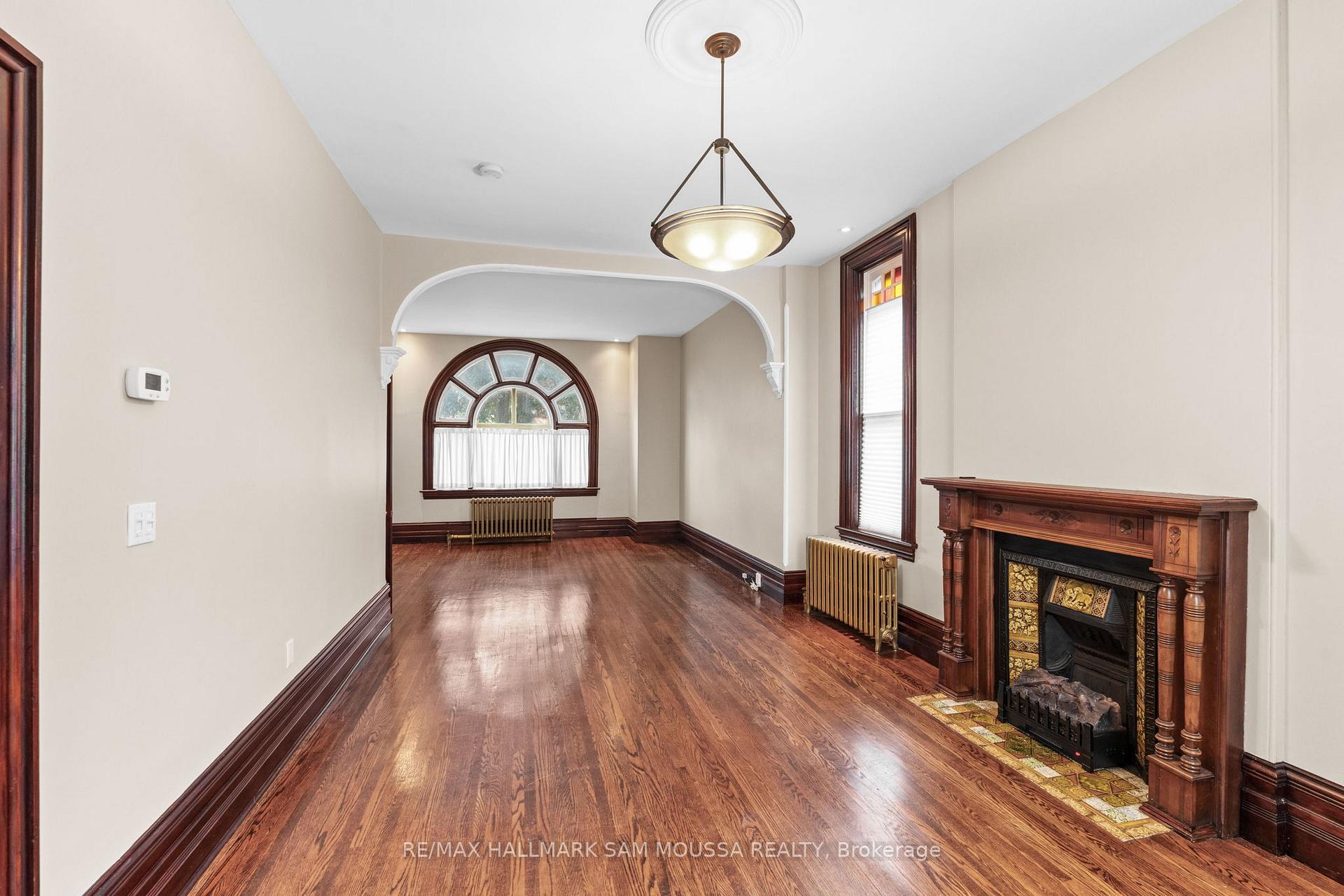Photo 5 of 61 Russell Street E, Smiths Falls — HOMEH