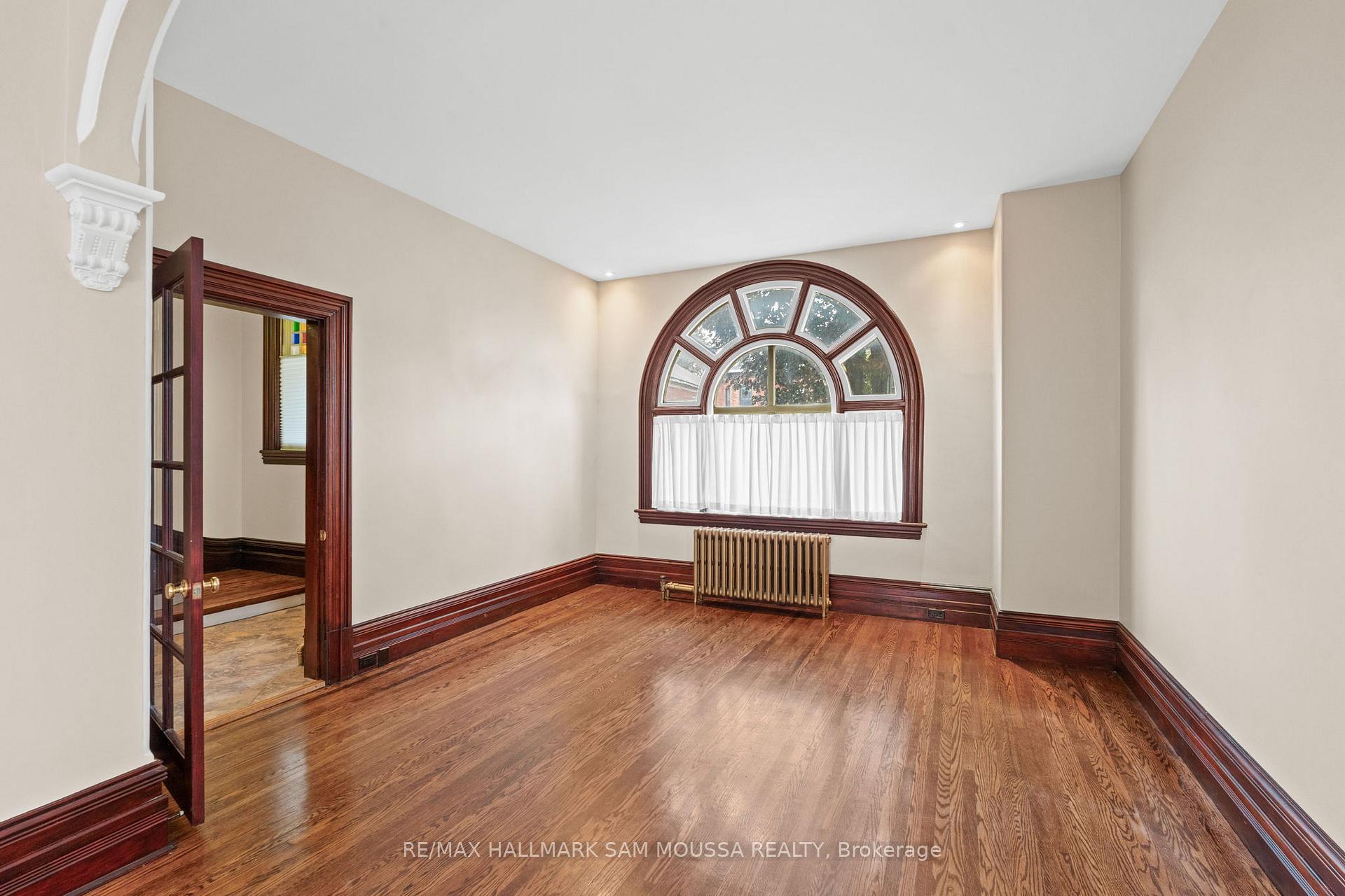 Photo 6 of 61 Russell Street E, Smiths Falls — HOMEH