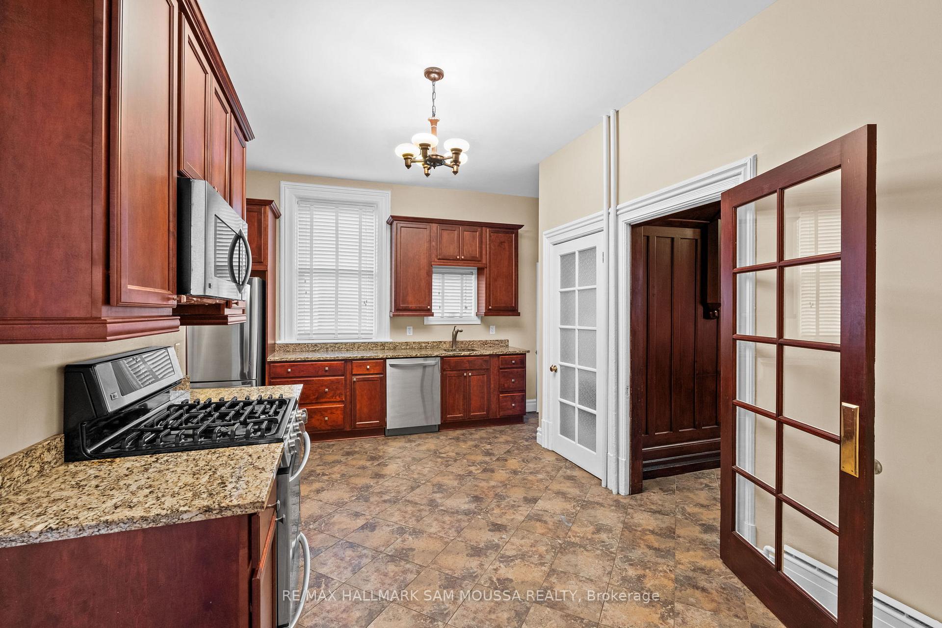 Photo 7 of 61 Russell Street E, Smiths Falls — HOMEH
