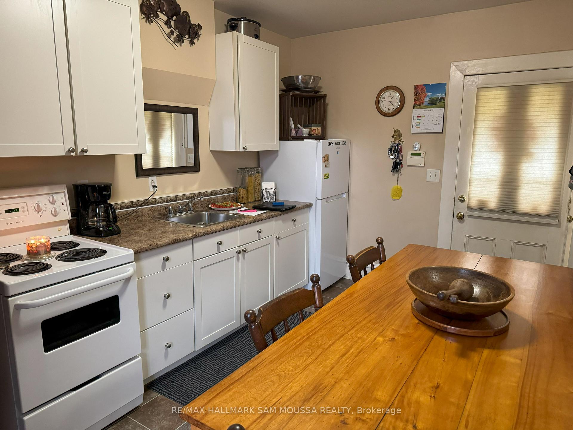 Photo 32 of 61 Russell Street E, Smiths Falls — HOMEH