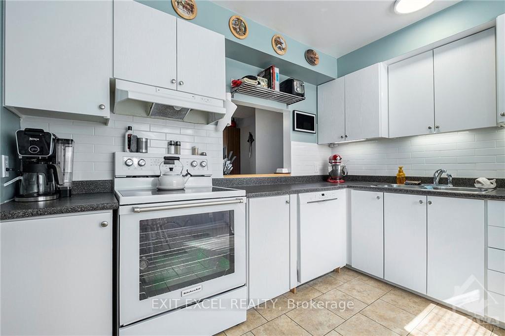 Photo 13 of 9 Monterey Drive, Ottawa, Leslie Park — HOMEH