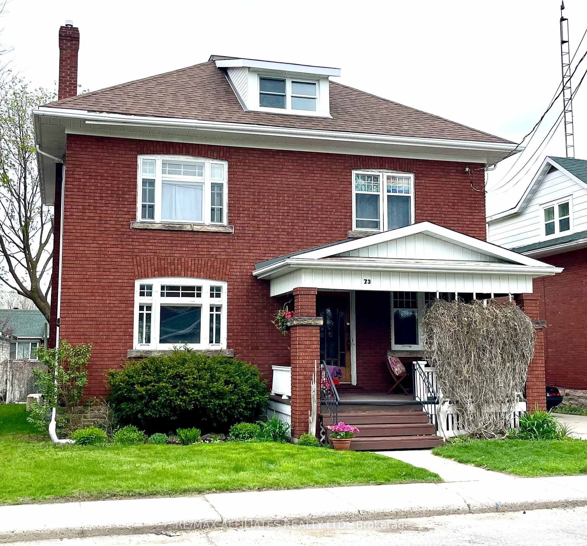 Front of 73 Mcgill Street N