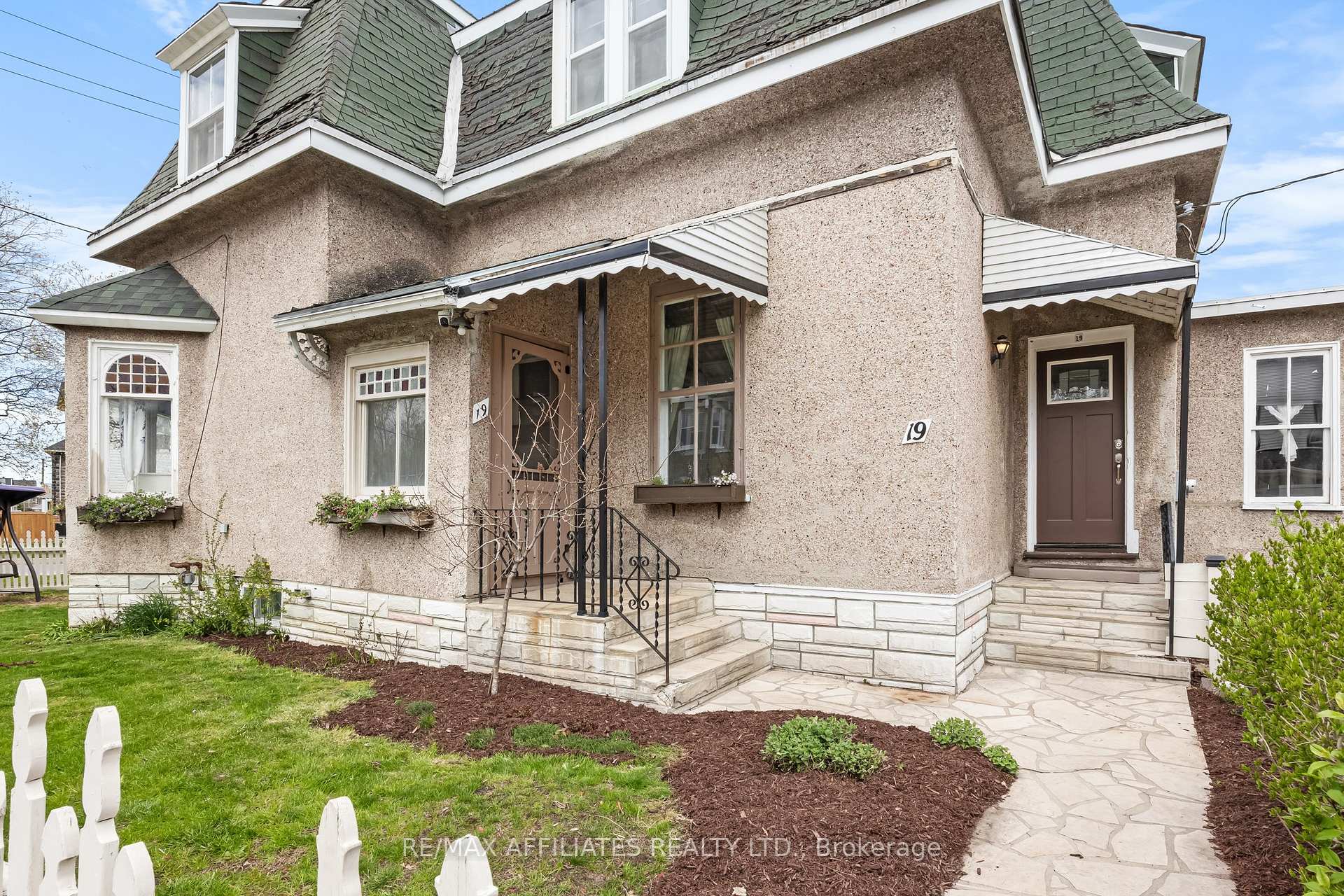 Photo 1 of 19 Winnifred Street N, Smiths Falls — HOMEH