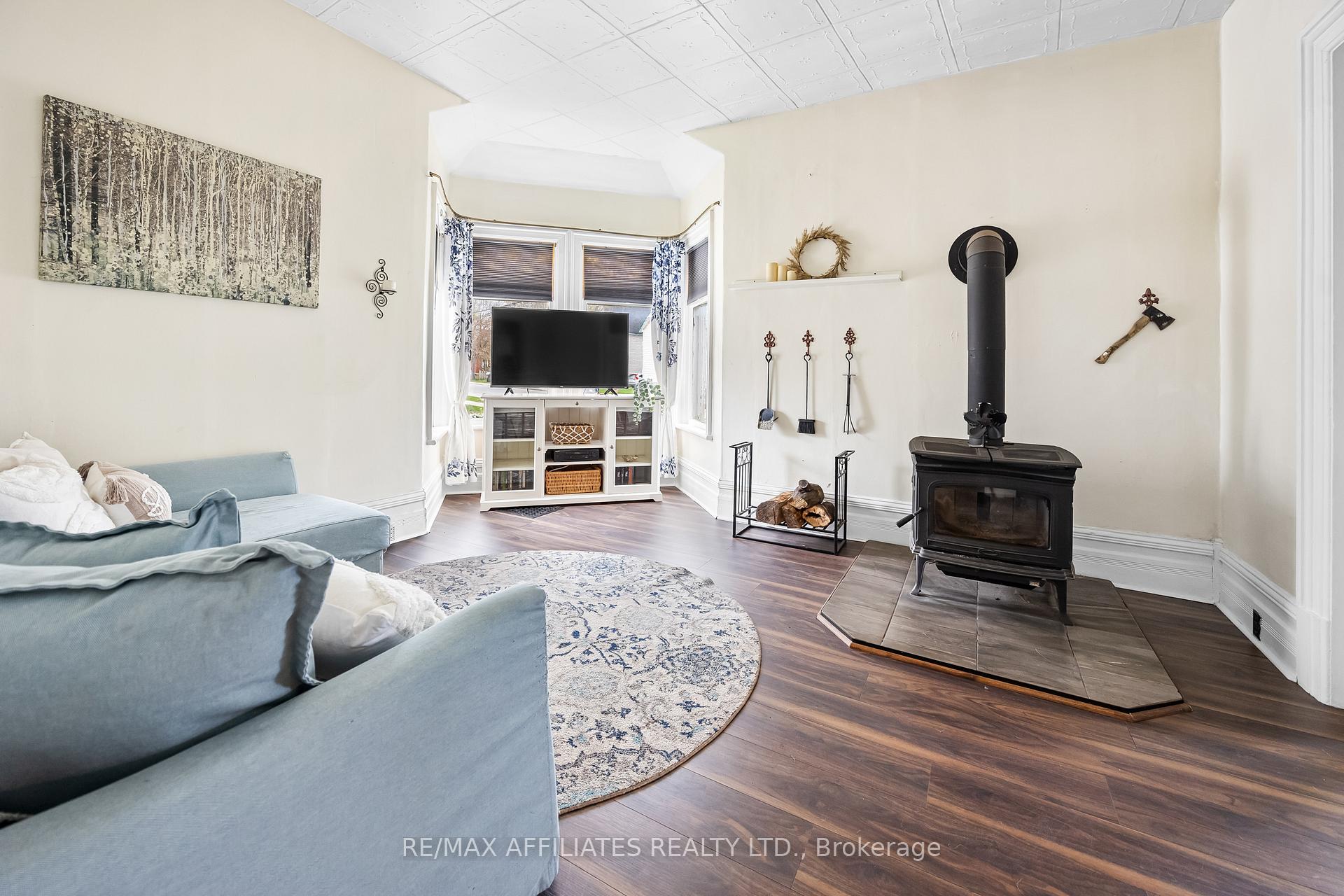 Photo 10 of 19 Winnifred Street N, Smiths Falls — HOMEH